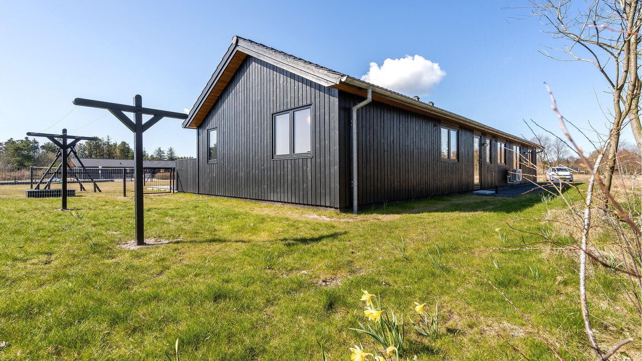 Photo of Others in Henne