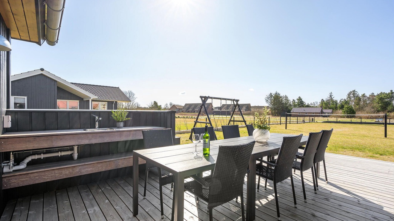 Photo of Others in Henne