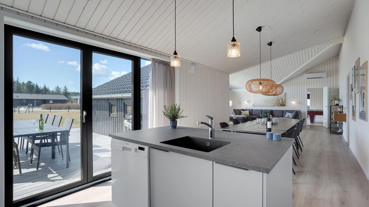 Photo of Others in Henne