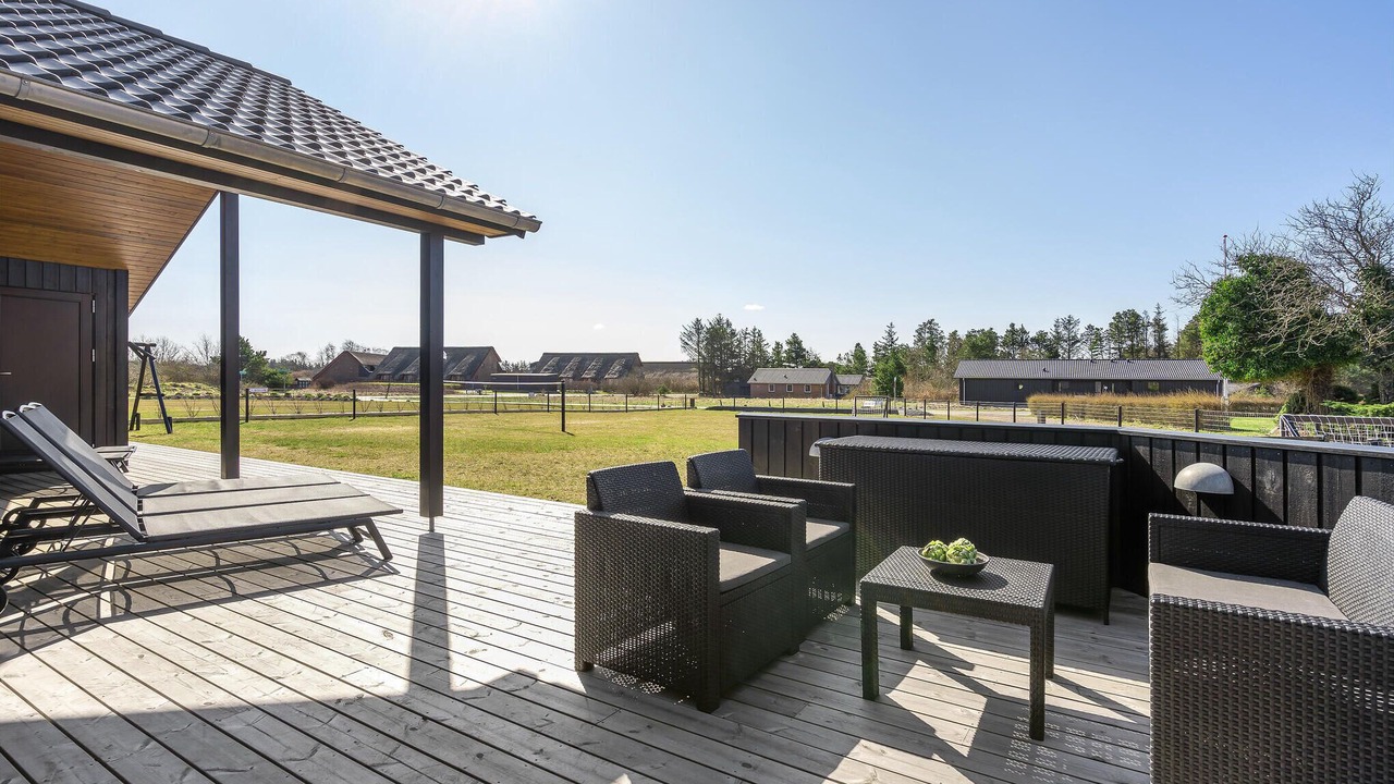 Photo of Others in Henne