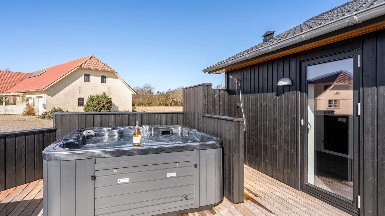 Photo of Others in Henne