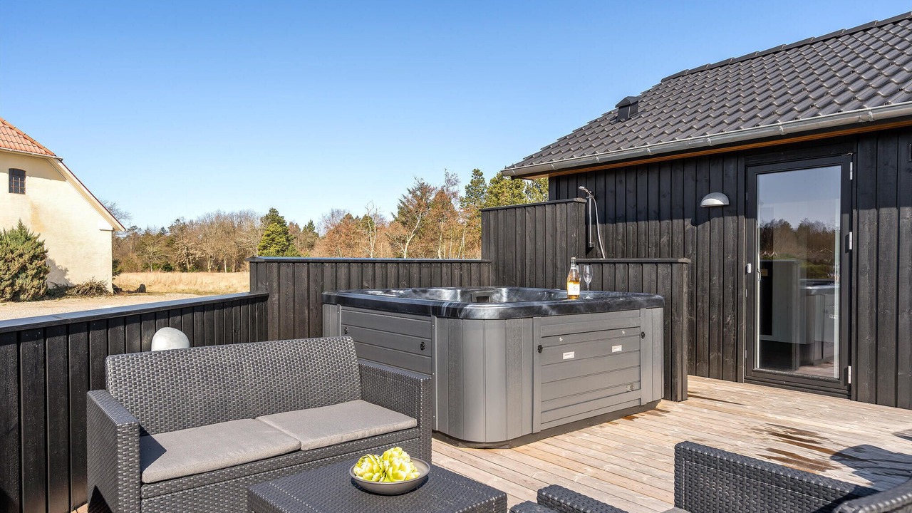 Photo of Others in Henne