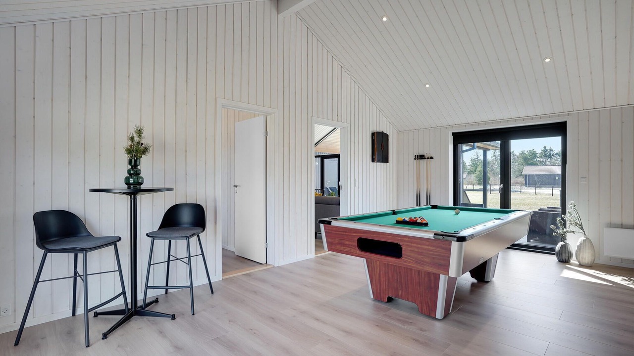 Photo of Others in Henne