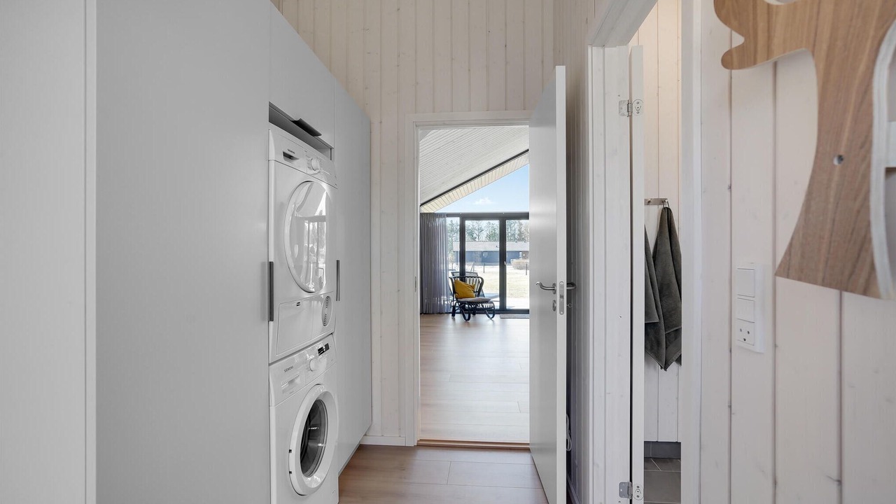 Photo of Others in Henne