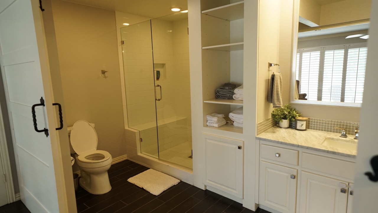Photo of Bathroom in Rivercrest