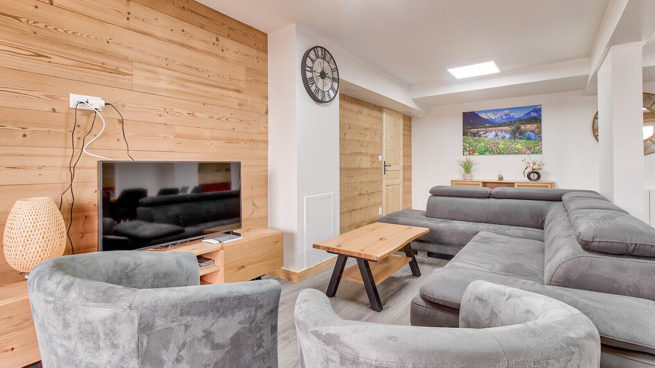 Photo of Livingroom in Genos