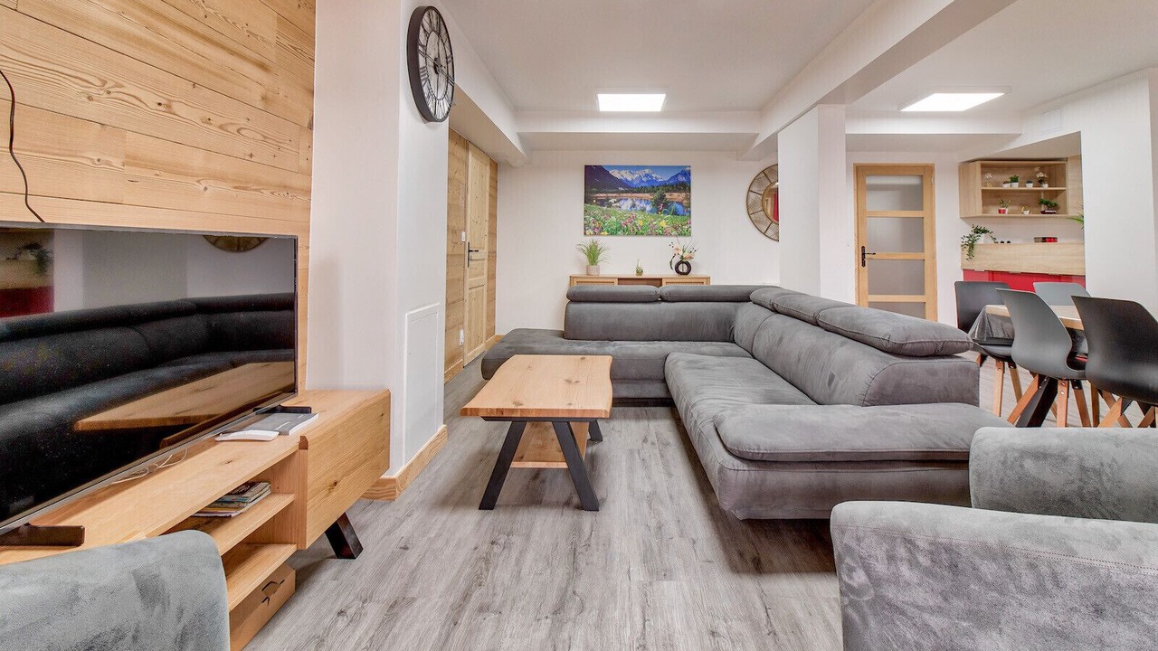 Photo of Livingroom in Genos