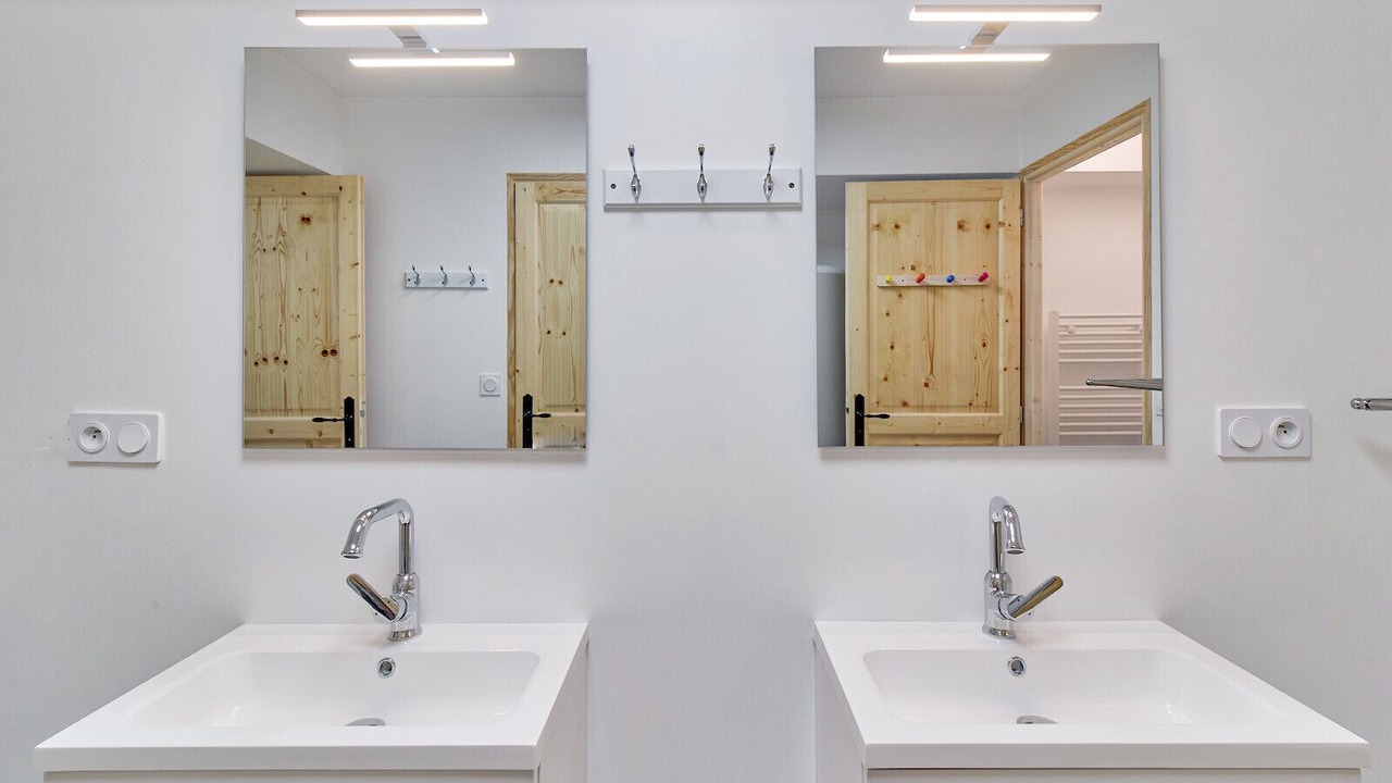Photo of Bathroom in Genos