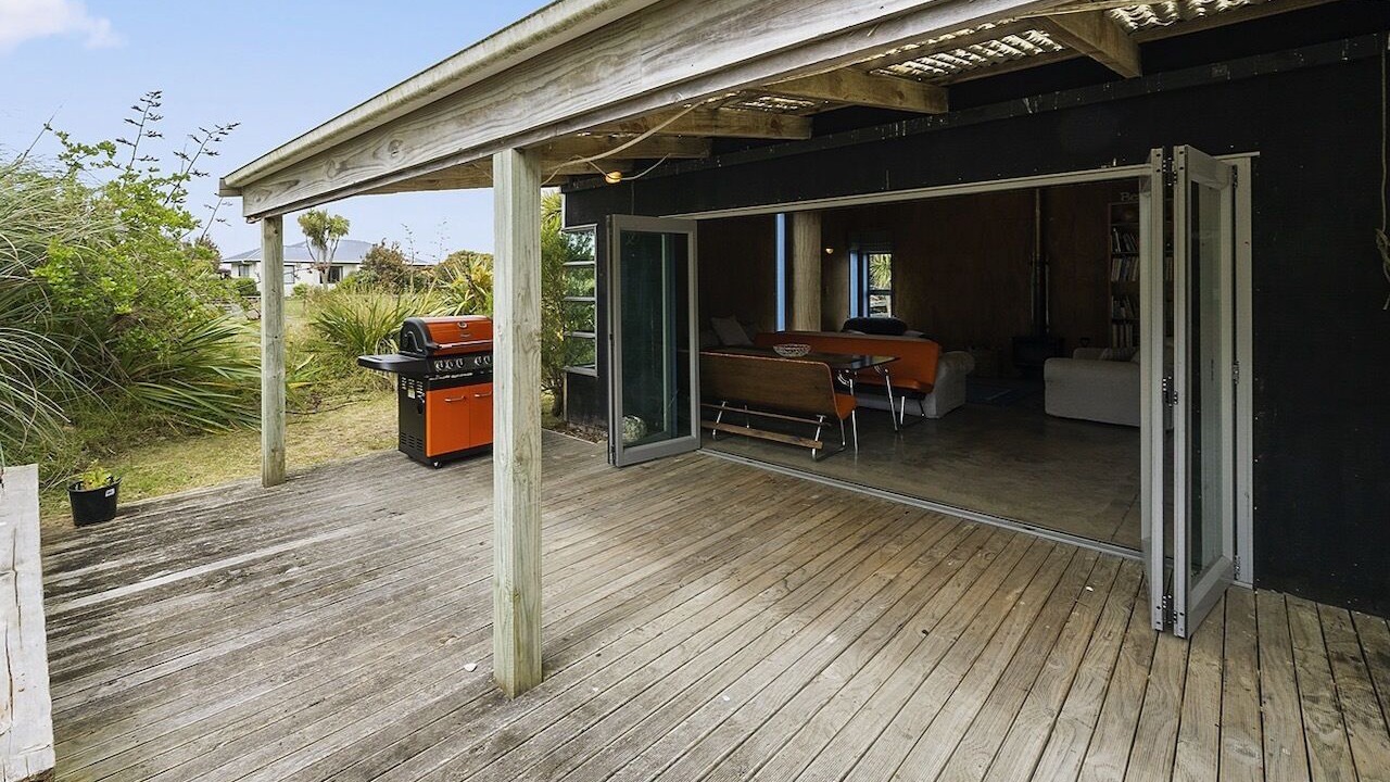 Photo of Patio Balcony in Waikawa Beach