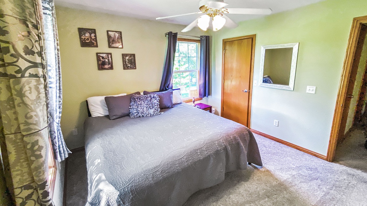 Photo of Bedroom in Ozark