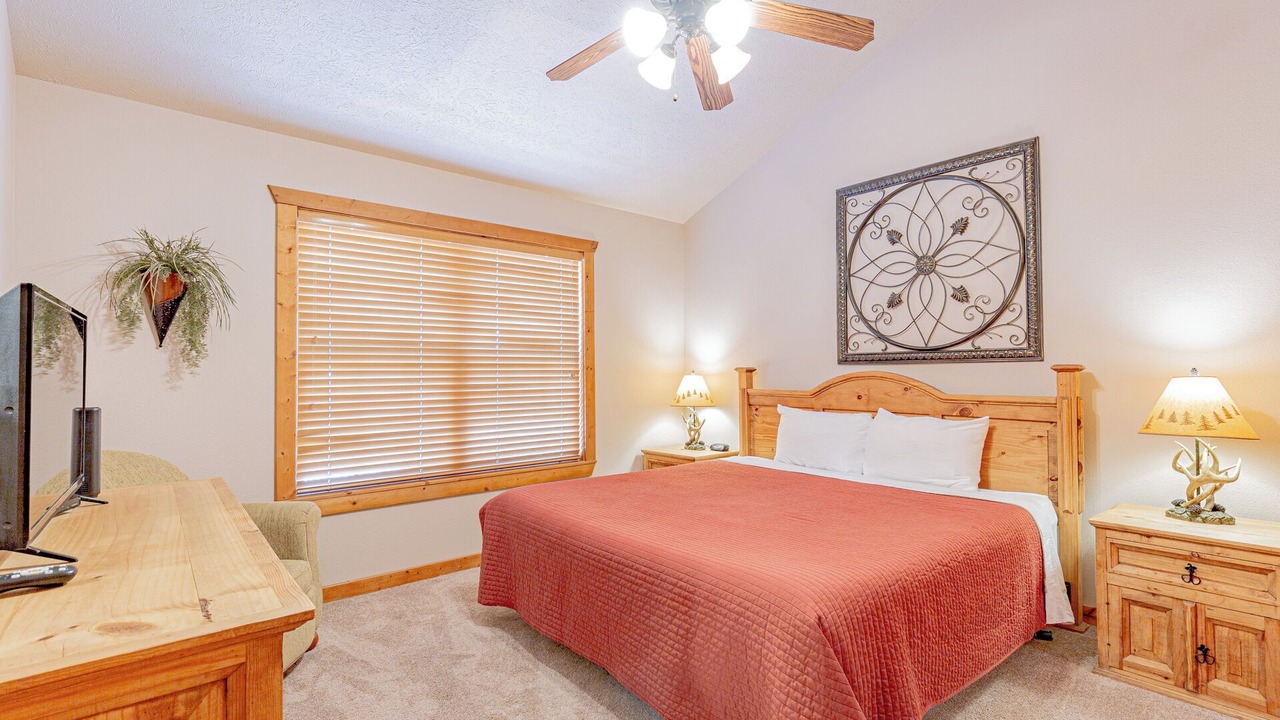 Photo of Bedroom in Reeds Spring