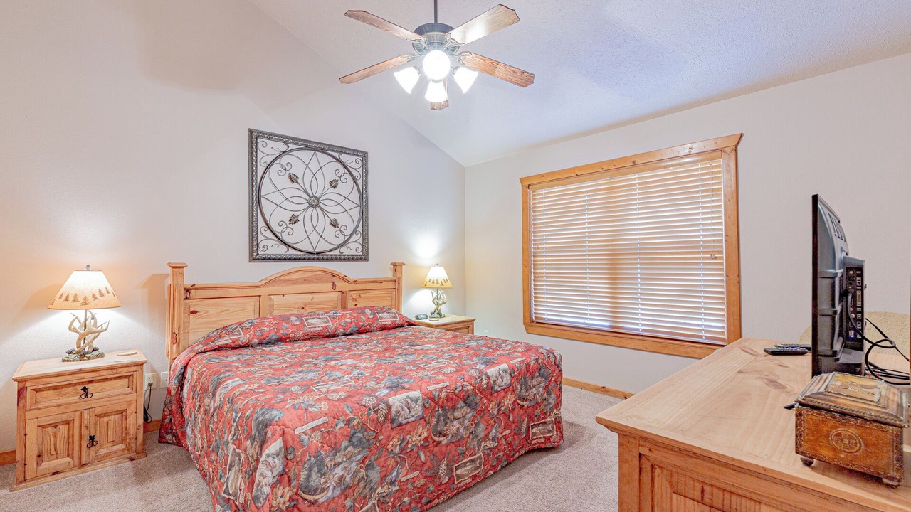 Photo of Bedroom in Reeds Spring