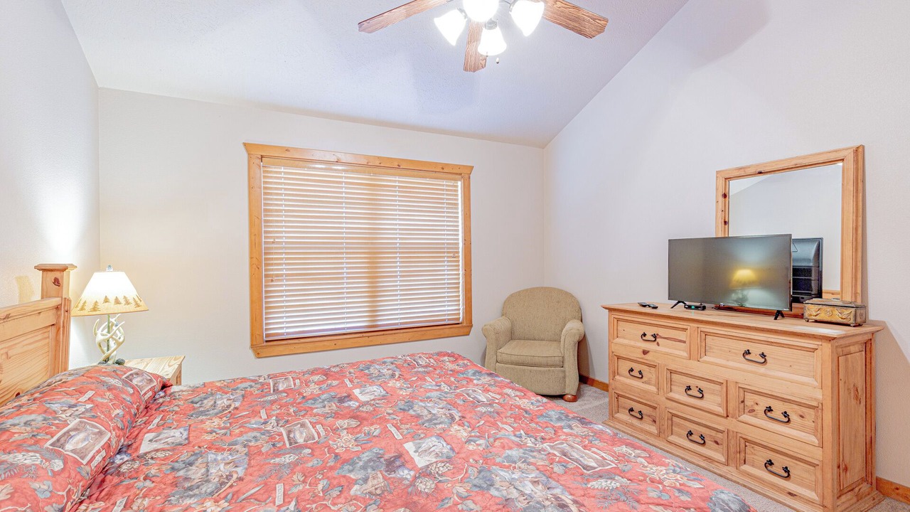 Photo of Bedroom in Reeds Spring