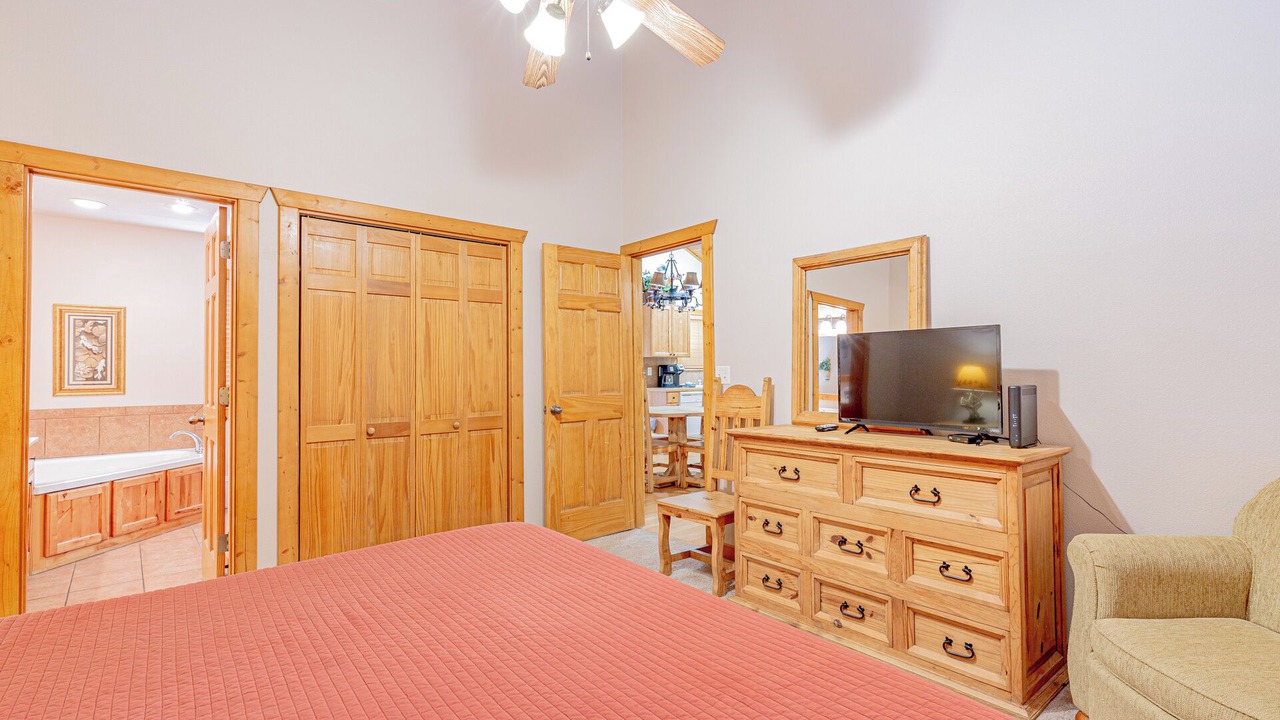 Photo of Bedroom in Reeds Spring