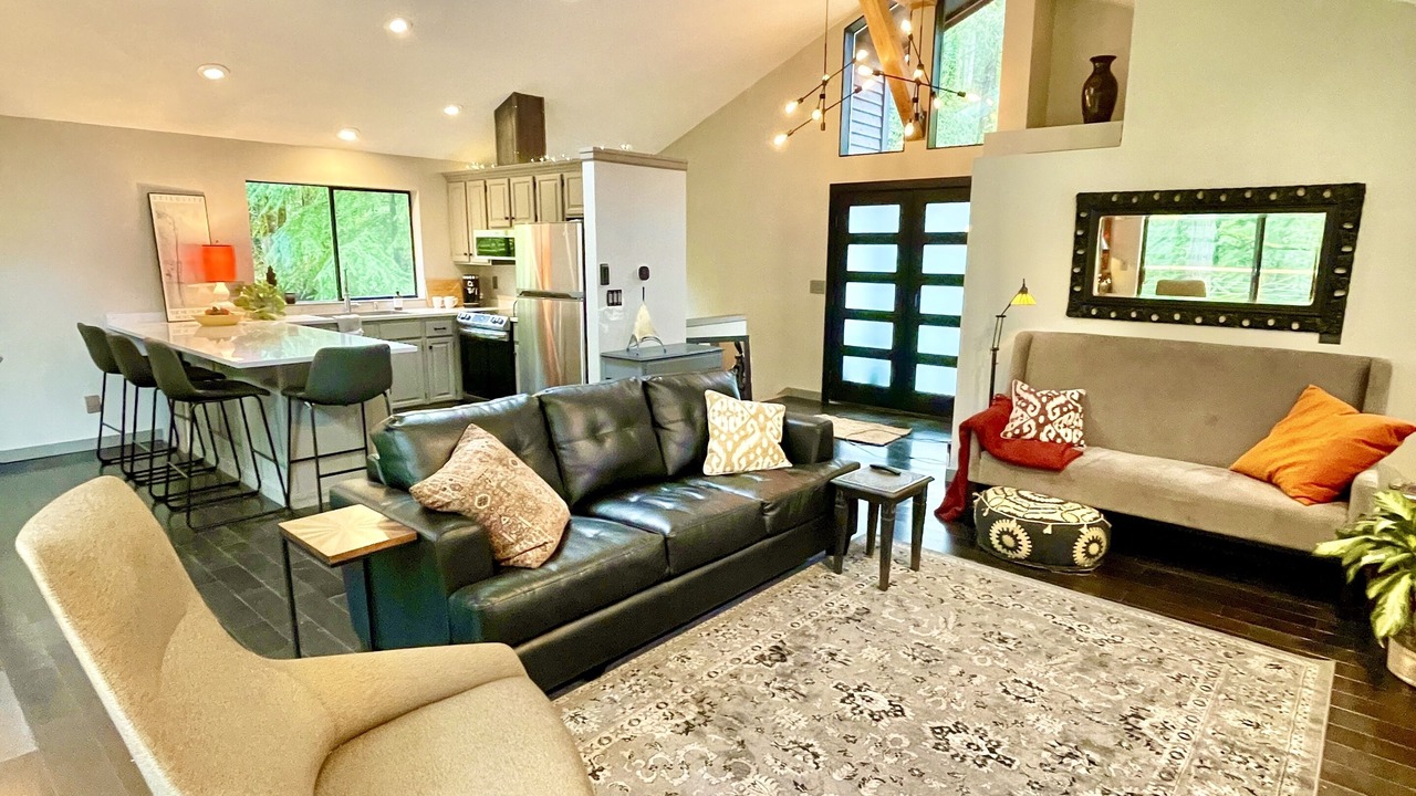 Photo of Livingroom in Squak Mountain