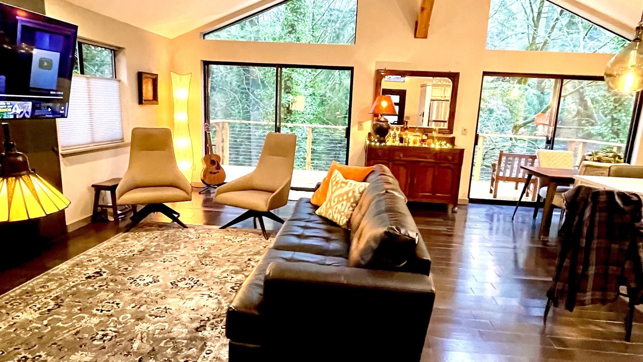 Photo of Livingroom in Squak Mountain