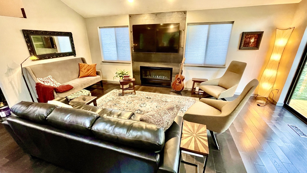 Photo of Livingroom in Squak Mountain