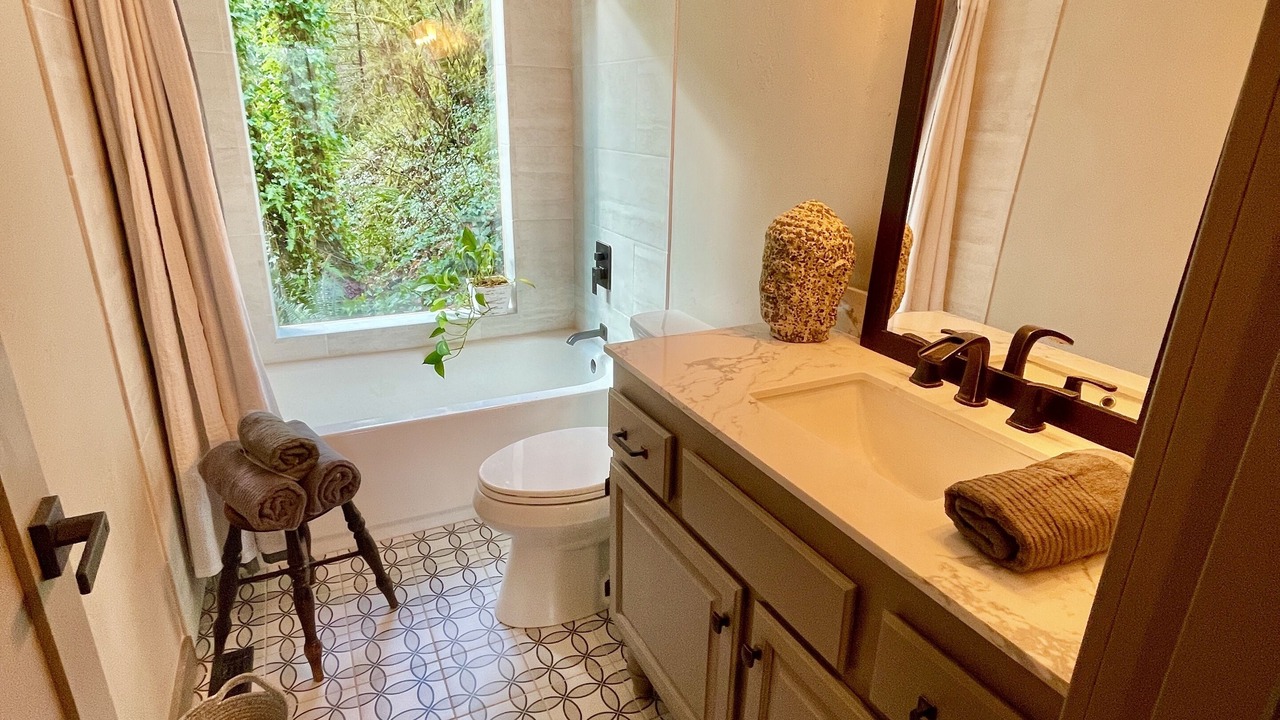 Photo of Bathroom in Squak Mountain