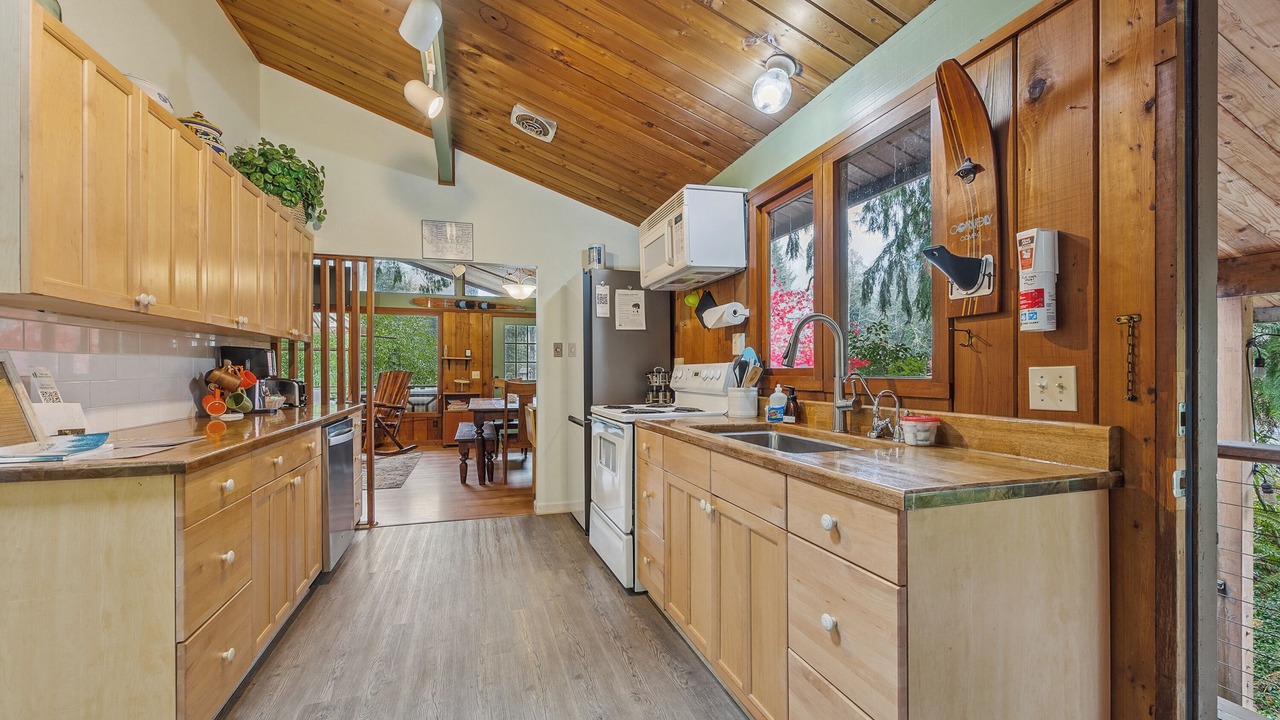 Photo of Kitchen in Gold Bar