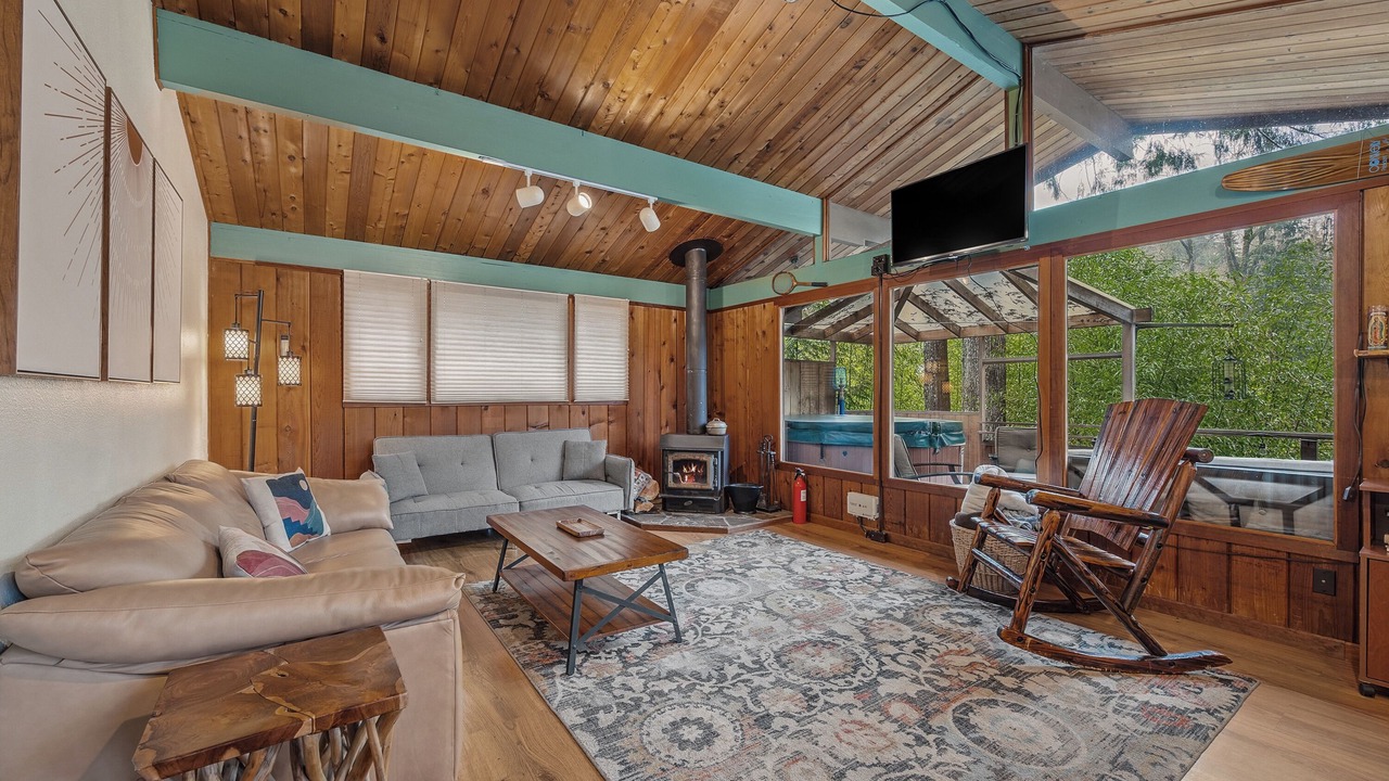 Photo of Livingroom in Gold Bar