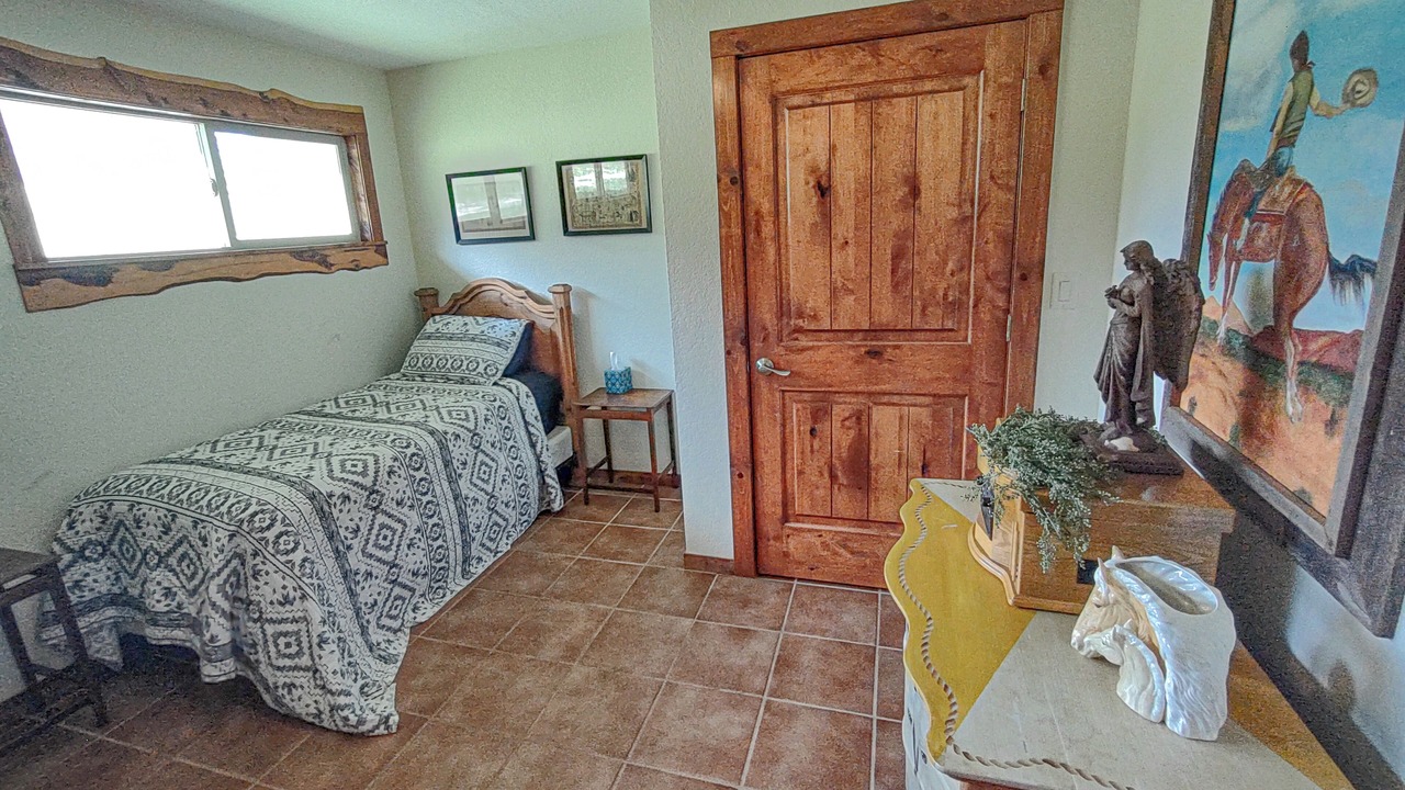 Photo of Bedroom in Edom