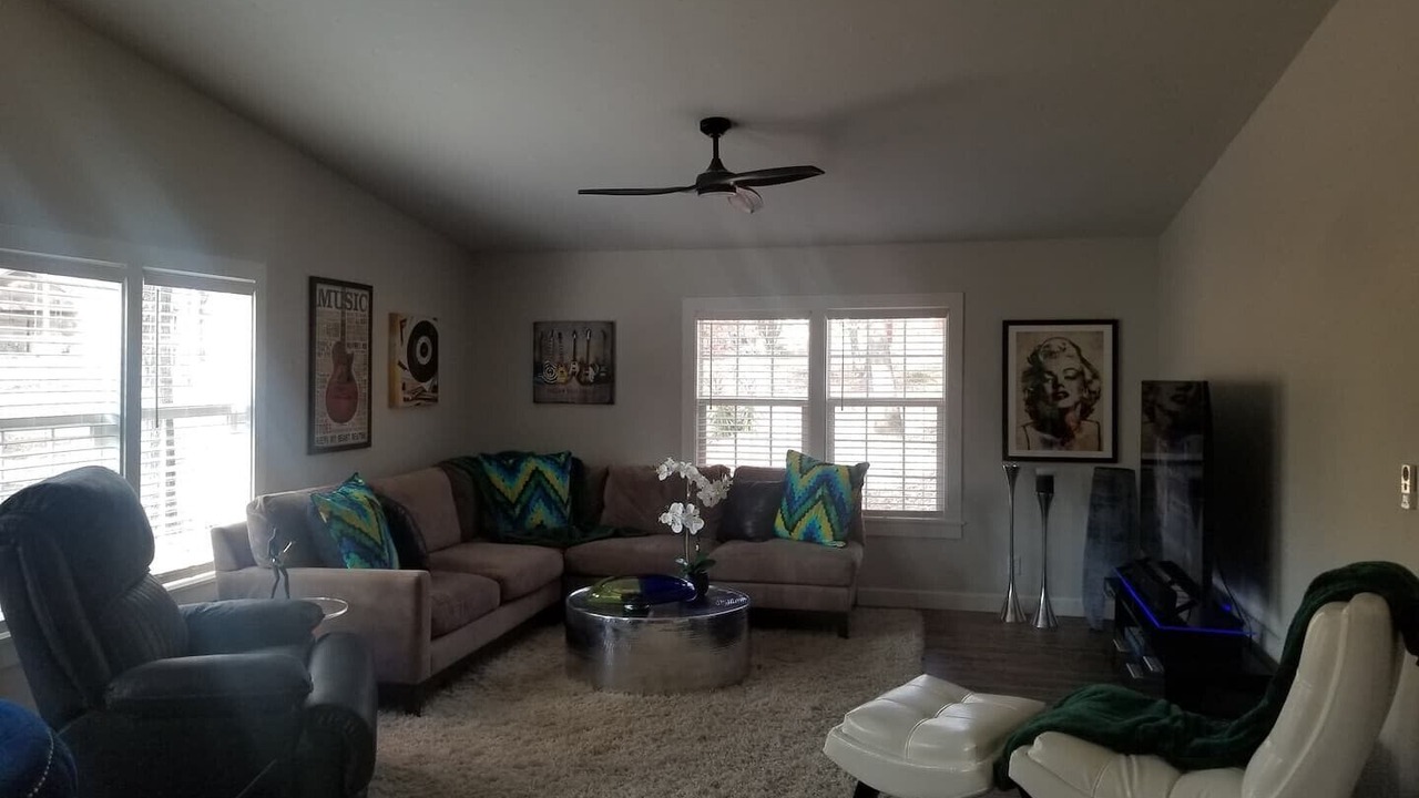 Photo of Livingroom in Kingston