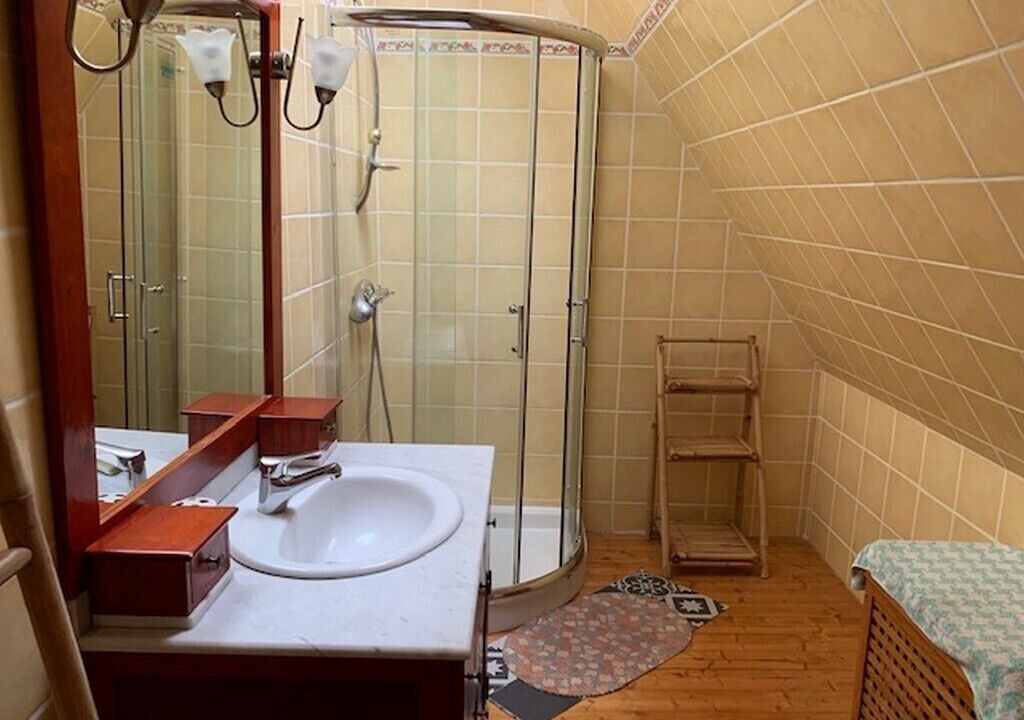 Photo of Bathroom in Beaumont-sur-Deme
