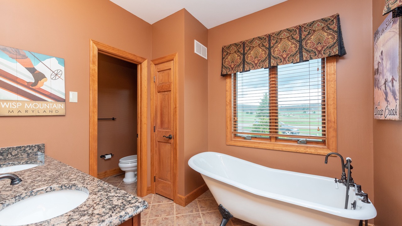 Photo of Bathroom in Waterfront Greens