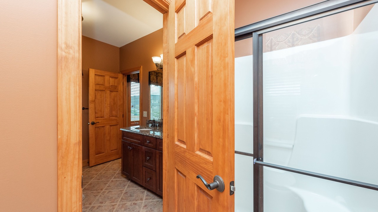 Photo of Bathroom in Waterfront Greens