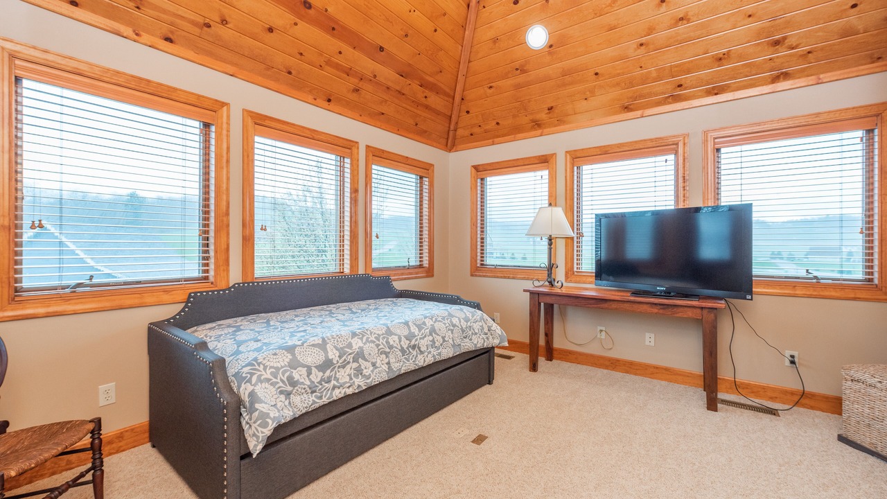 Photo of Bedroom in Waterfront Greens