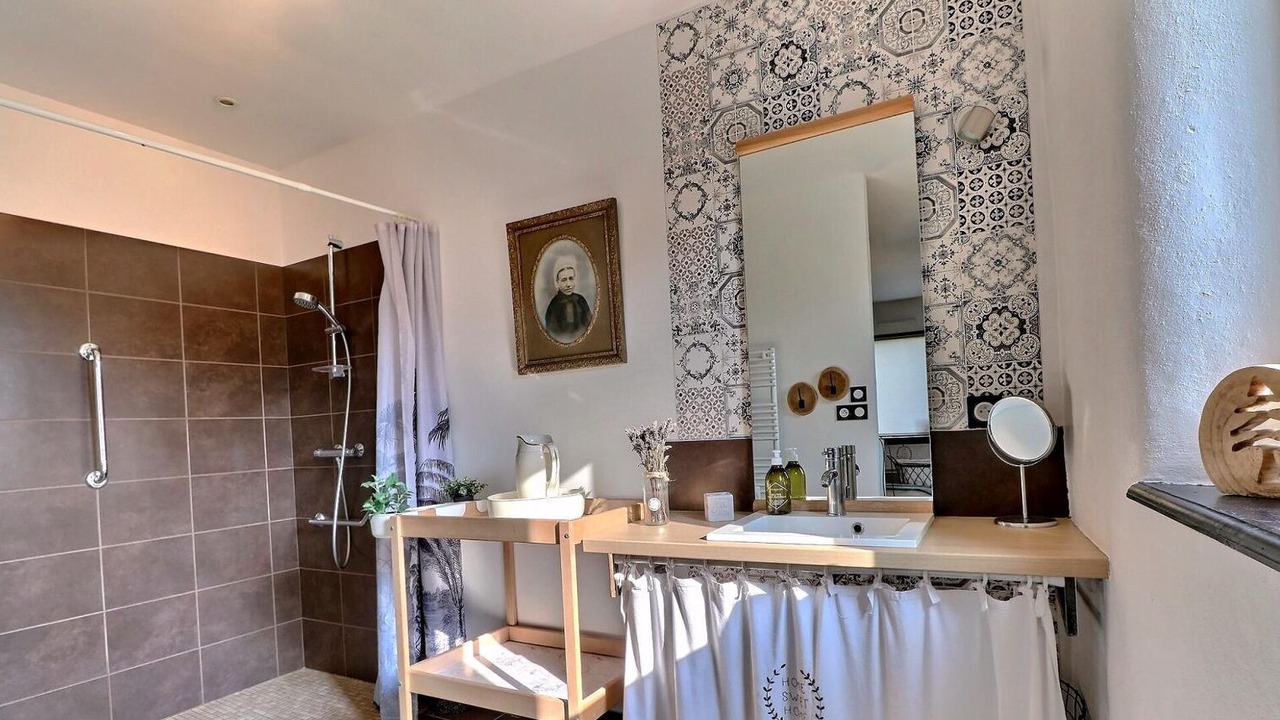 Photo of Bathroom in Corps-Nuds