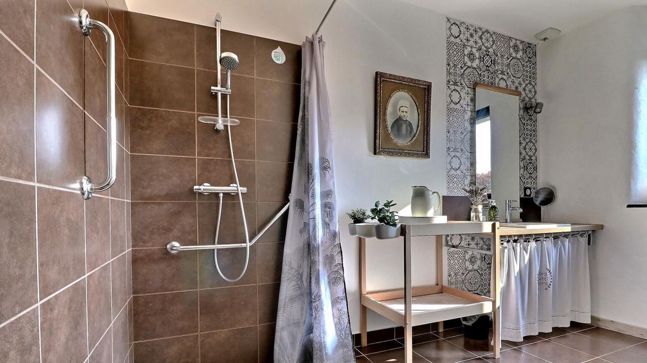 Photo of Bathroom in Corps-Nuds