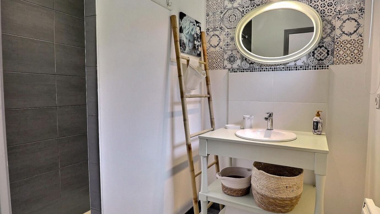 Photo of Bathroom in Corps-Nuds