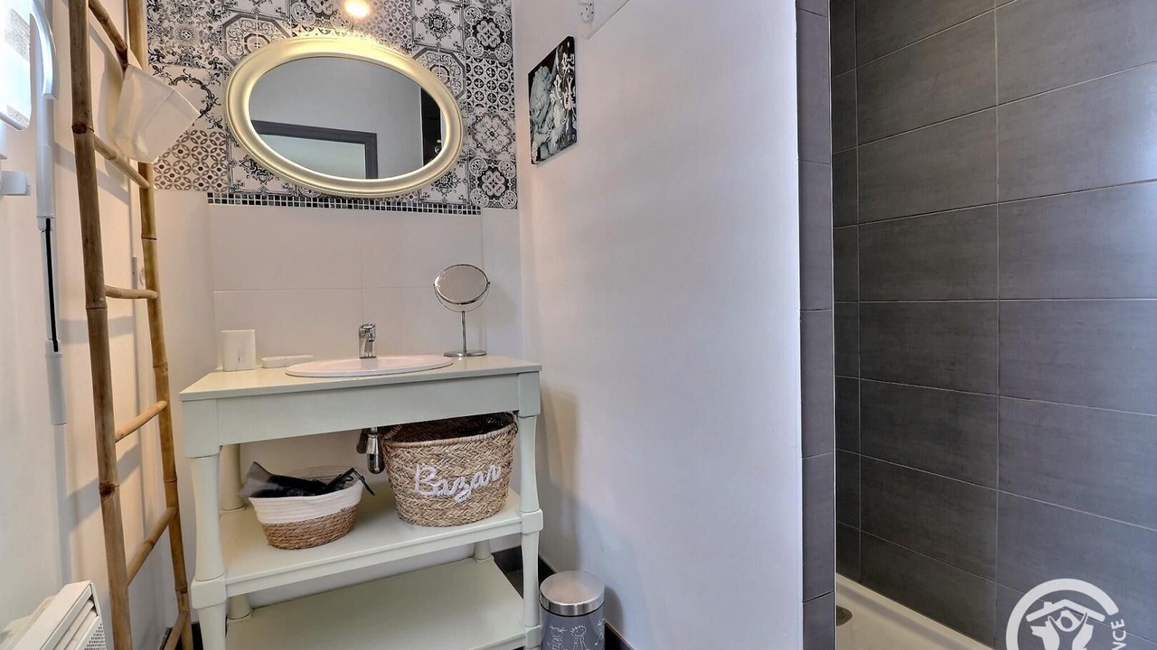 Photo of Bathroom in Corps-Nuds