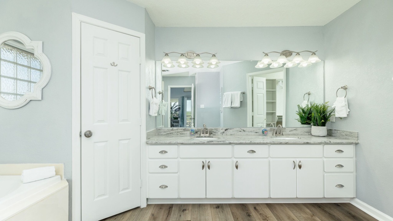Photo of Bathroom in Jamaica Beach