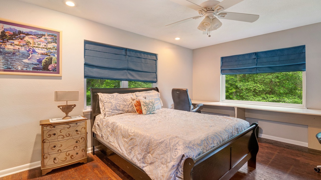 Photo of Bedroom in Holly Lake Ranch