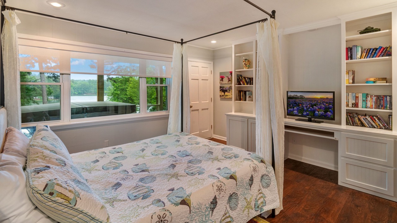 Photo of Bedroom in Holly Lake Ranch