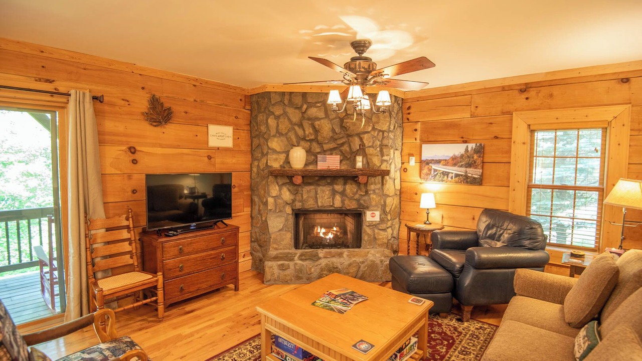 Photo of Livingroom in West Jefferson
