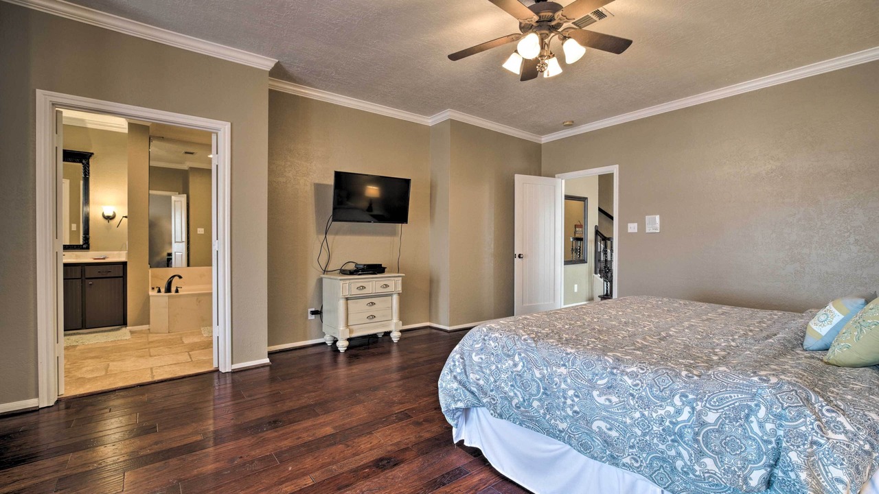 Photo of Bedroom in April Sound