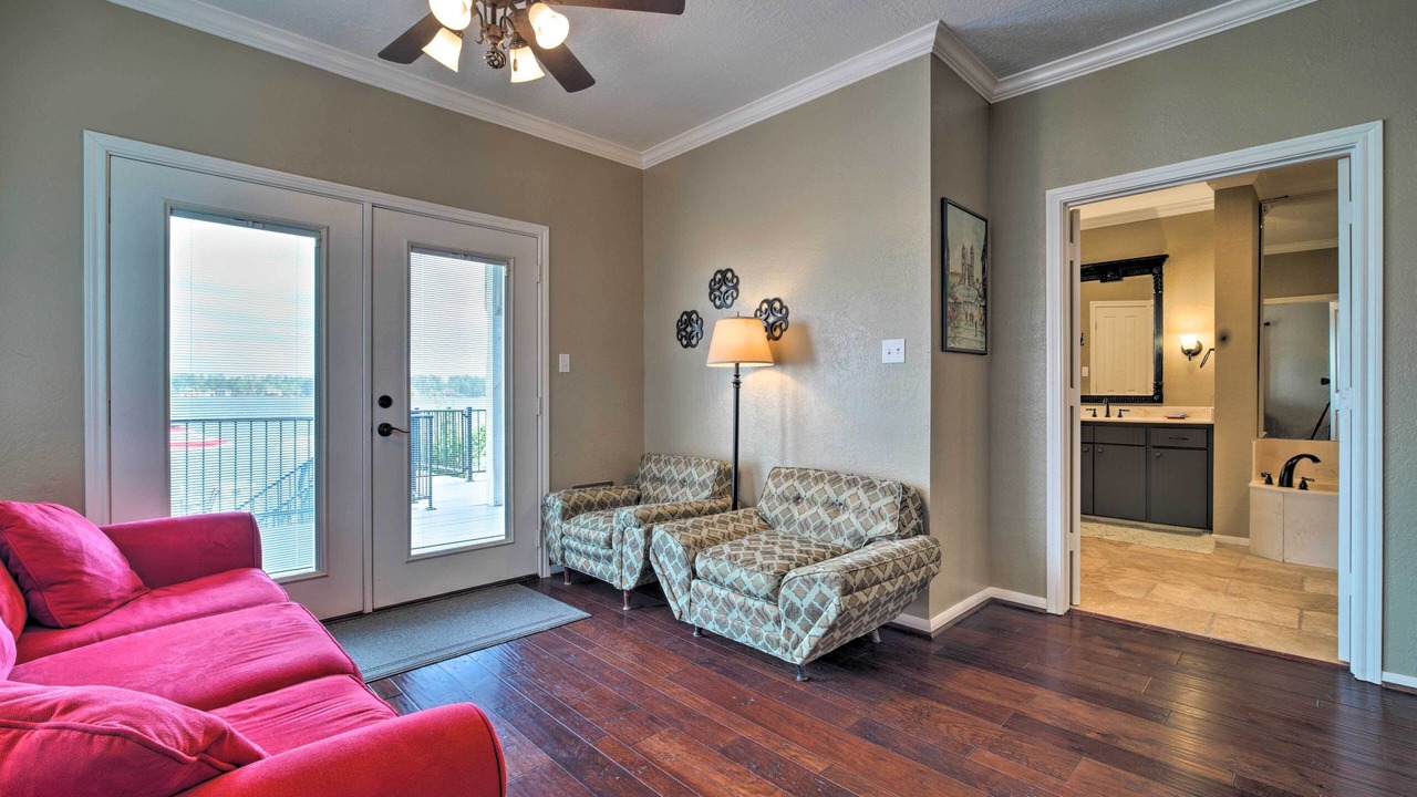 Photo of Livingroom in April Sound