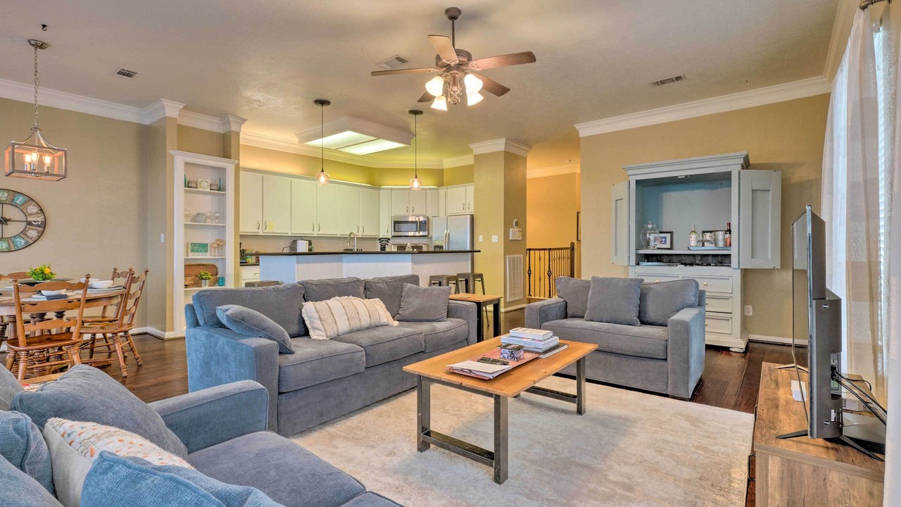Photo of Livingroom in April Sound