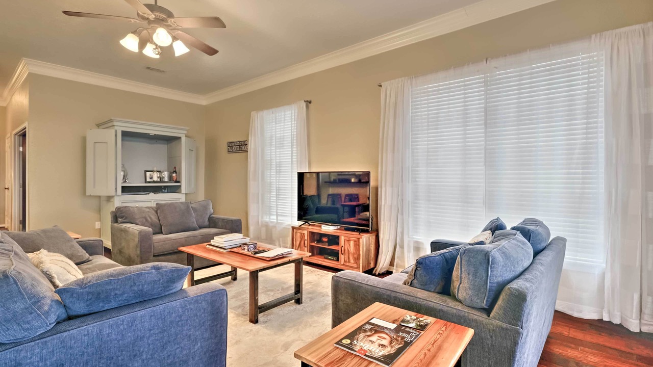 Photo of Livingroom in April Sound