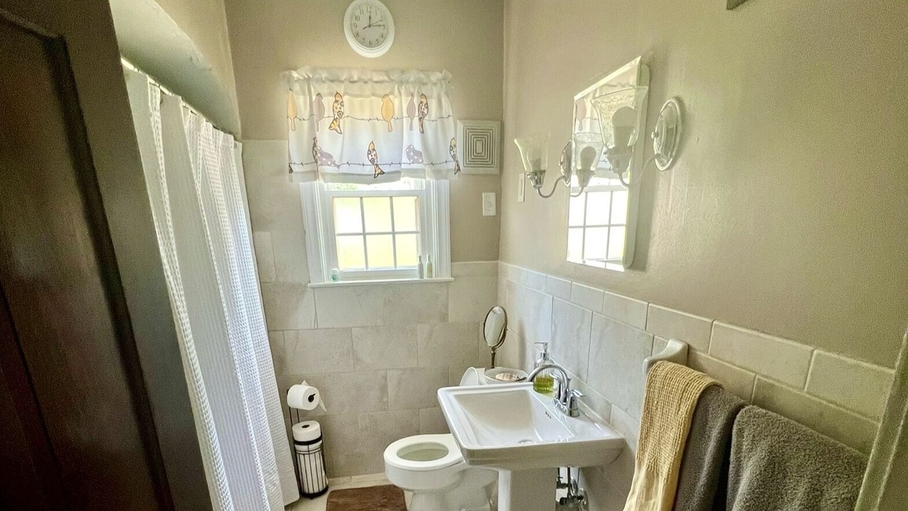Photo of Bathroom in Audubon Park