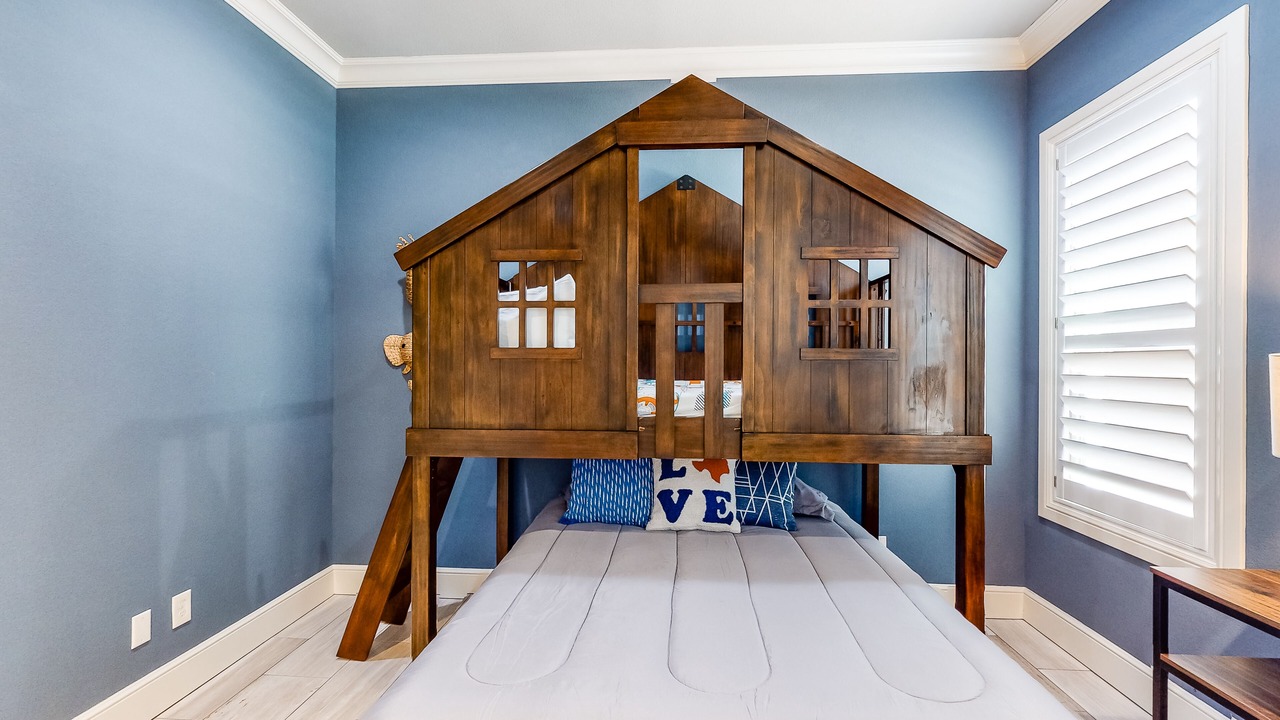 Photo of Bedroom in Point Venture