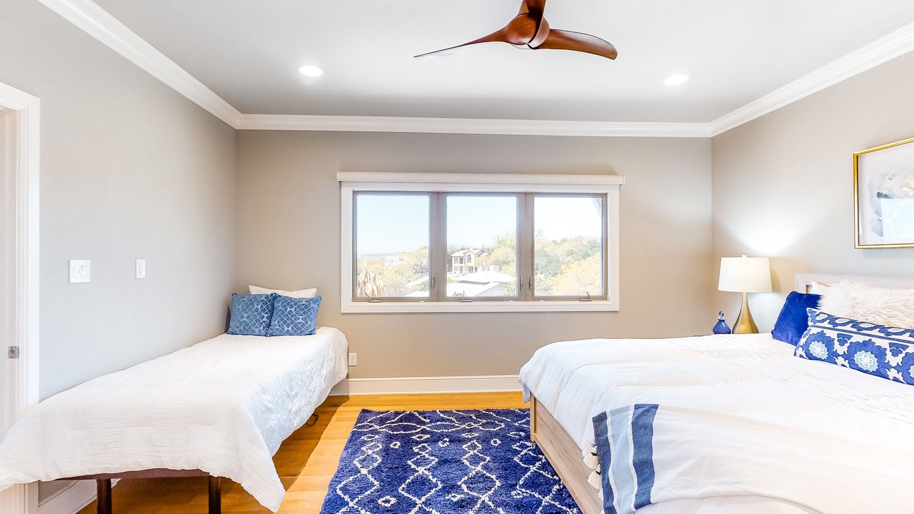 Photo of Bedroom in Point Venture