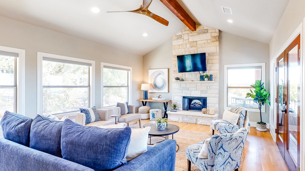 Photo of Livingroom in Point Venture
