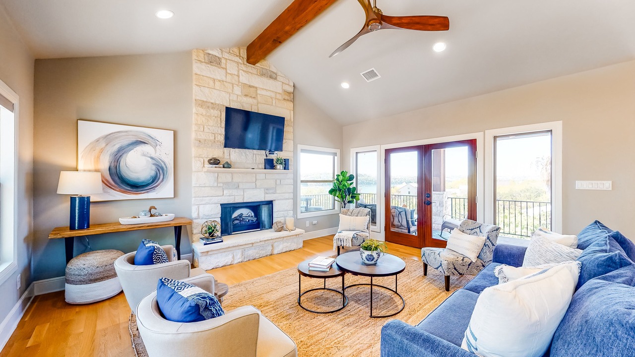 Photo of Livingroom in Point Venture