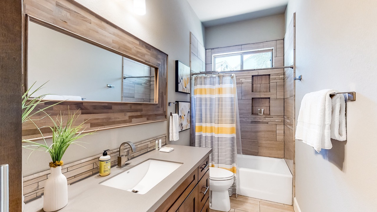 Photo of Bathroom in Point Venture