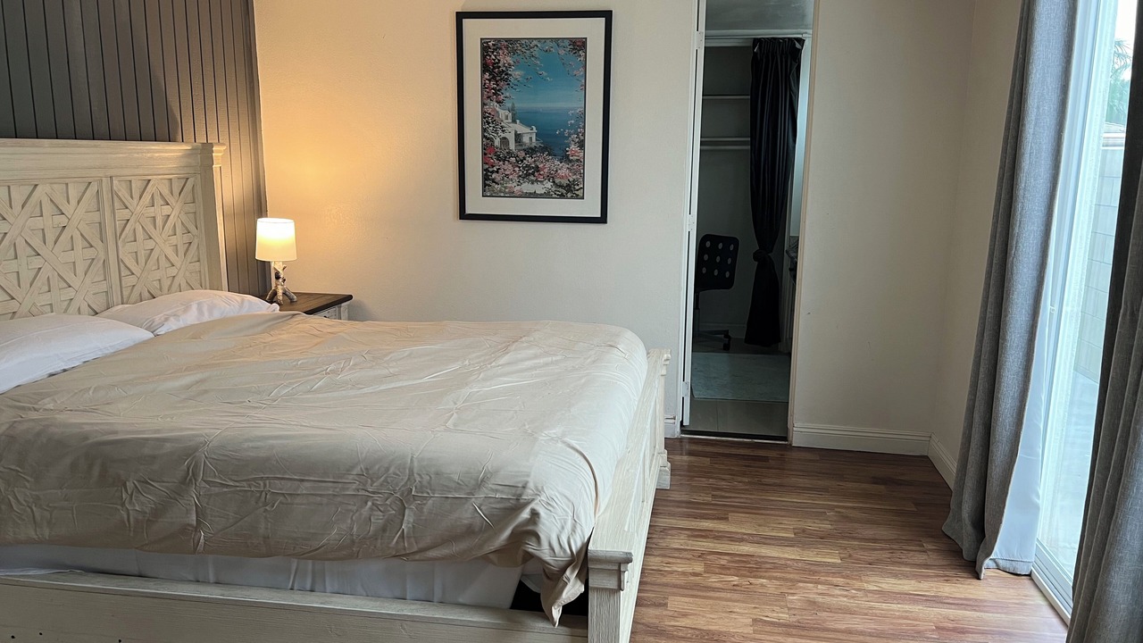 Photo of Bedroom in Huntington Harbour