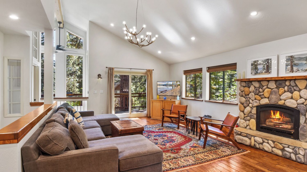 Photo of Livingroom in Brockway